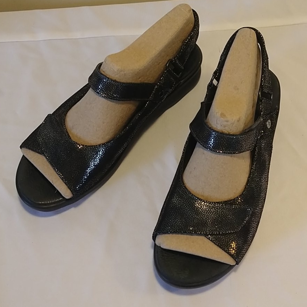 Size 41 Wolky women's comfort sandle black metalli